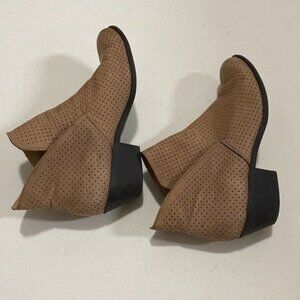 - Me too Zola leather pull on ankle booties 9M casual tan y2k Festival Rodeo